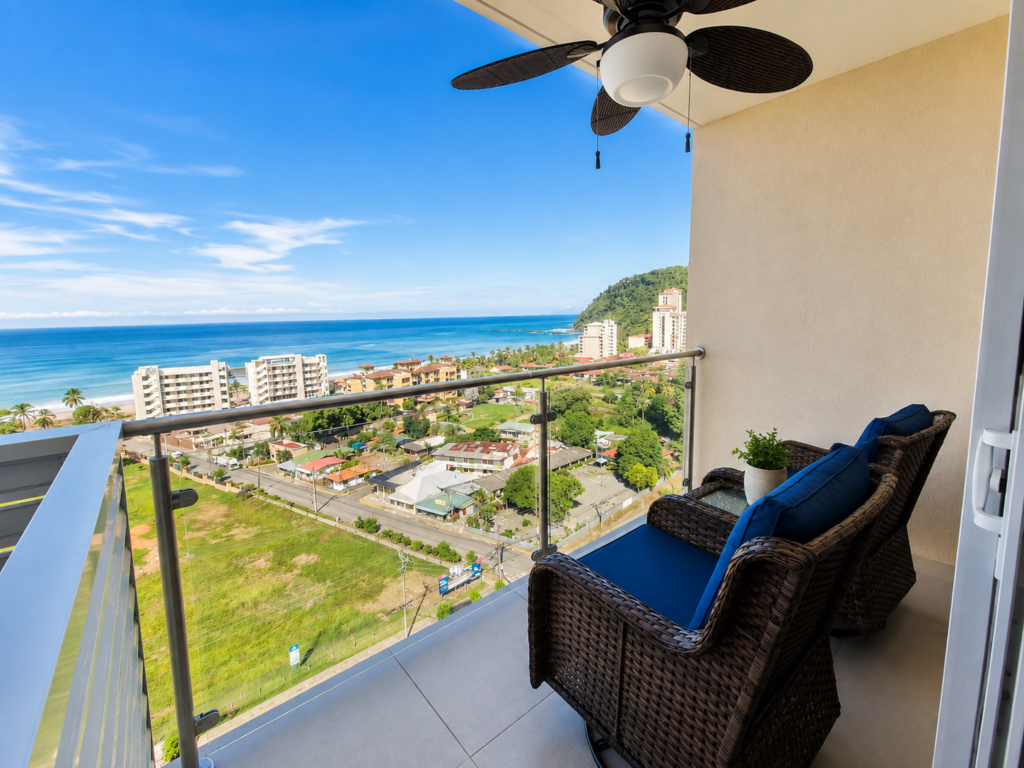 Private balcony with panoramic ocean view at Casa Live 1708