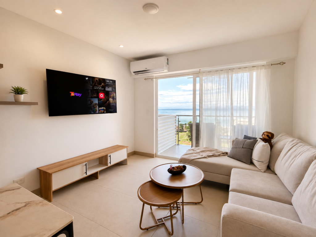 Living room with ocean view at Casa Live 1708
