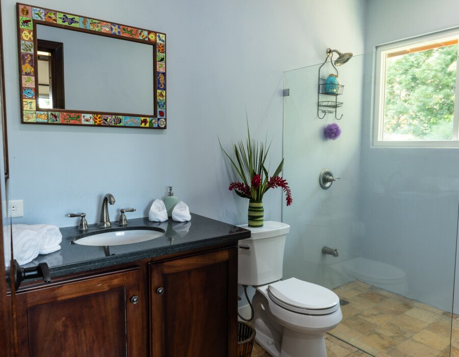 fulll bathroom