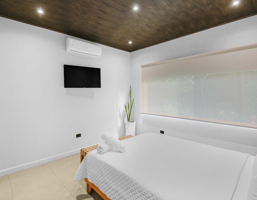 nice bedroom with tv and natural lihgt and AC in seven ranch