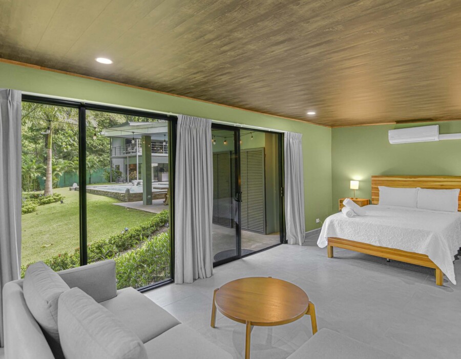 Room with double bed and private sofa at Seven Ranch