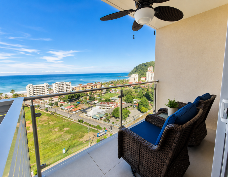 Private balcony with panoramic ocean view at Casa Live 1708