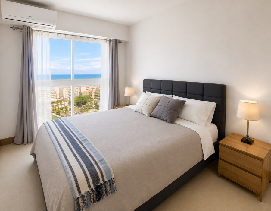 Bright bedroom with ocean view at Casa Live 1708
