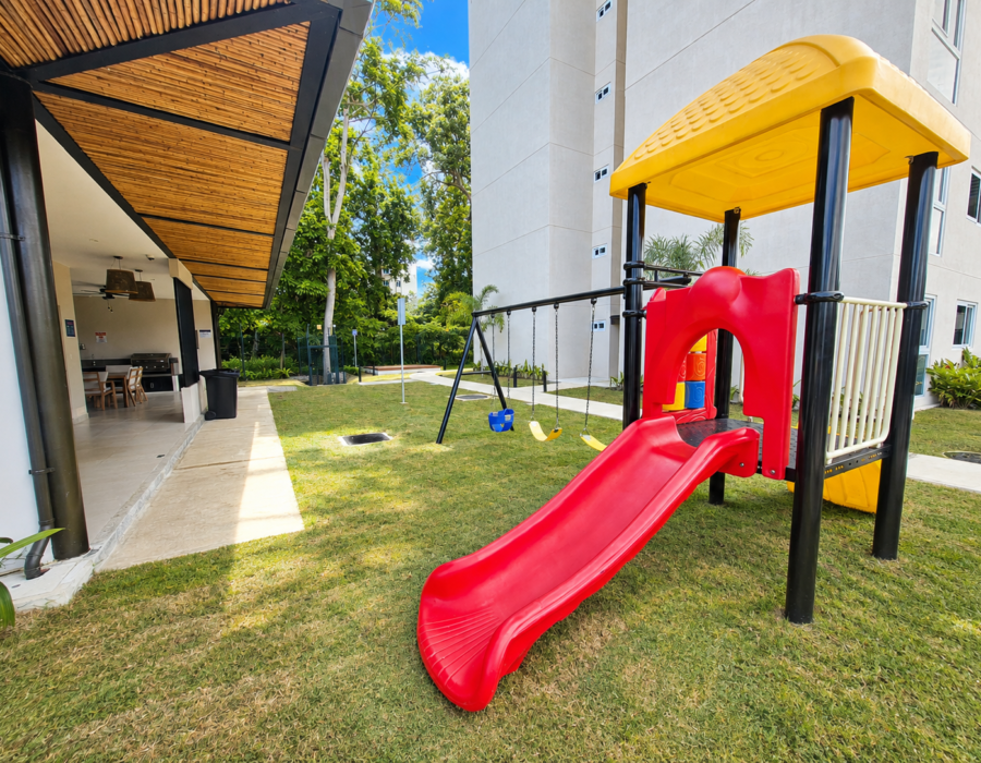 Children's play area next to covered outdoor space at Casa Live 1708
