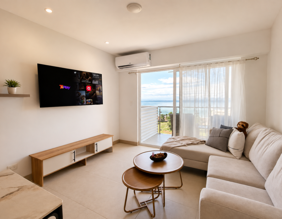 Living room with ocean view at Casa Live 1708