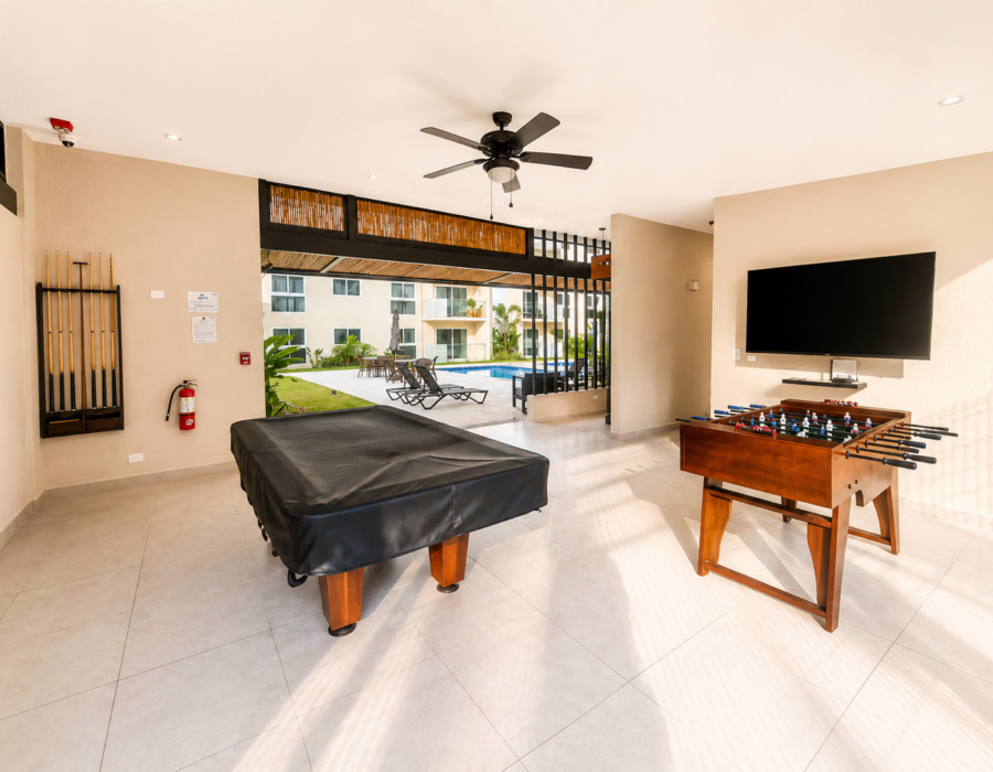 Games area with pool table at Casa Live 1708